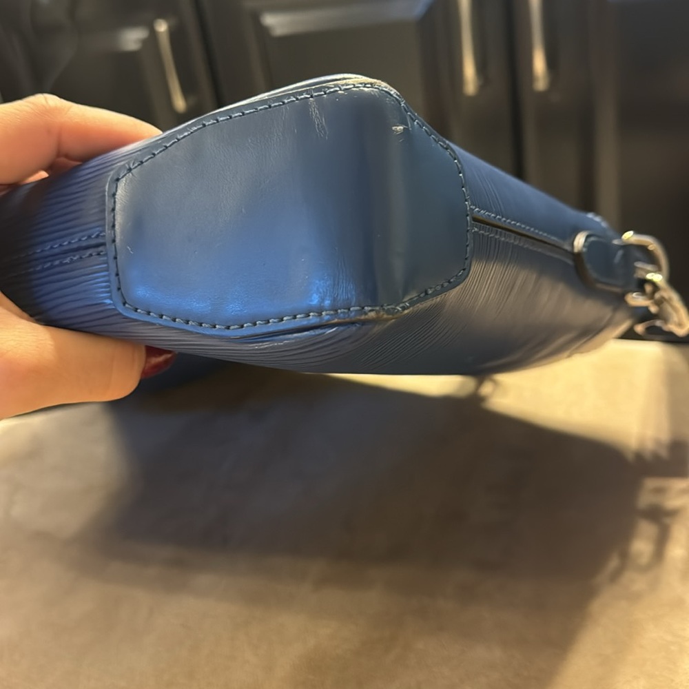 Louis Vuitton Toledo Blue Epi Oliver - Picture 4 of 12